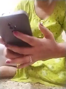 Tamilpriya46 online show from 15, 9, 2025