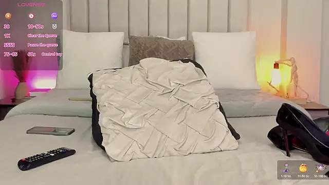 Snapshot of romina-brunette chatting on 30, 10, 2025 romina-brunette online show from 30, 10, 2025