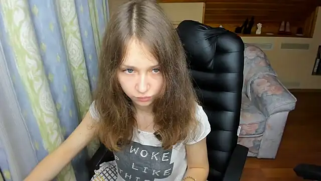 Snapshot of AfinaCutie chatting on 12, 11, 2025 AfinaCutie online show from 12, 11, 2025