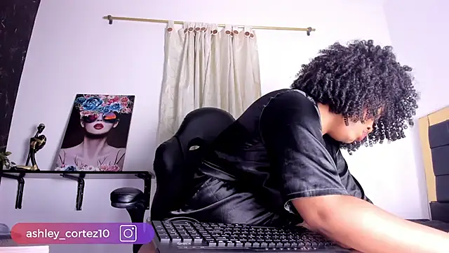 Snapshot of ashley_crotez chatting on 9, 3, 2025 ashley crotez online show from 9, 3, 2025
