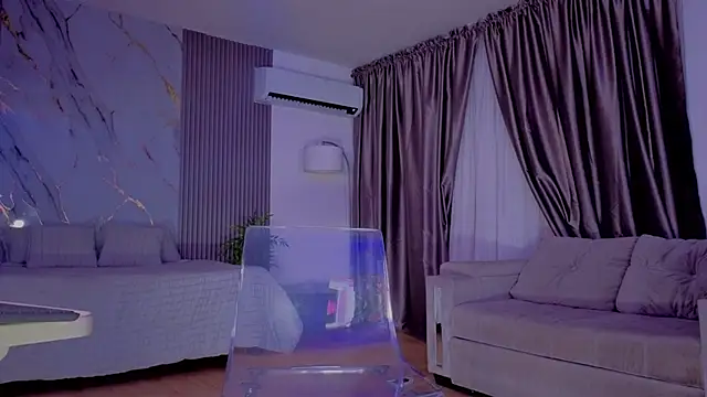 Snapshot of HannaByron chatting on 21, 11, 2025 HannaByron online show from 21, 11, 2025