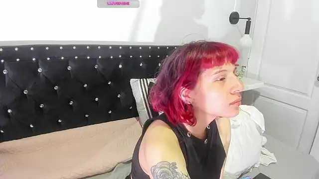 Snapshot of hey_noraly chatting on 6, 2, 2026 hey noraly online show from 6, 2, 2026