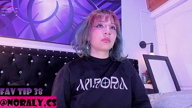 Snapshot of hey_noraly chatting on 10, 5, 2026 hey noraly online show from 10, 5, 2026