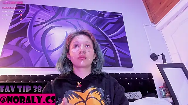 Snapshot of hey_noraly chatting on 23, 5, 2026 hey noraly online show from 23, 5, 2026