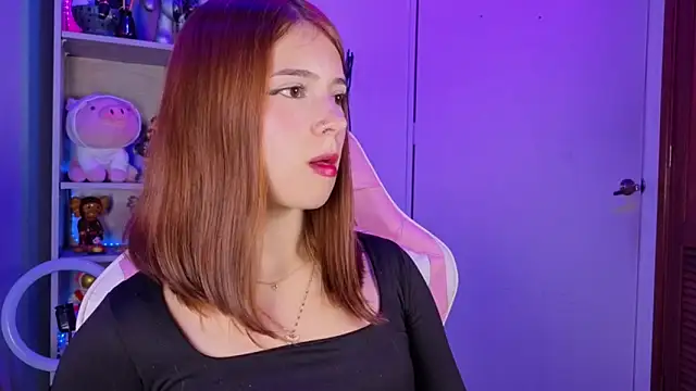 Snapshot of EmilyMiller_ chatting on 19, 12, 2025 EmilyMiller online show from 19, 12, 2025