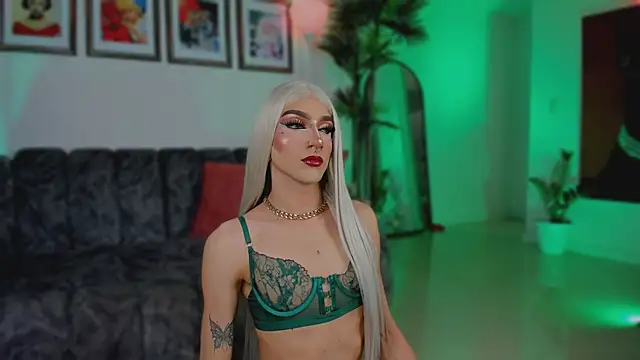 Snapshot of Taylor__foxxx chatting on 17, 12, 2025 Taylor foxxx online show from 17, 12, 2025