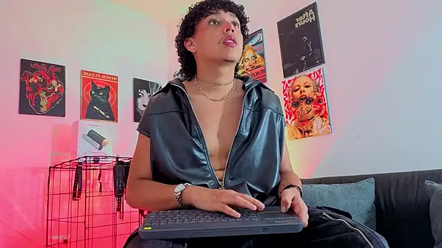 Snapshot of GaelOconner chatting on 18, 10, 2025 GaelOconner online show from 18, 10, 2025