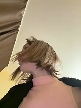 Crayzy Luv online show from 4, 2, 2025