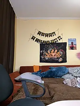 Crayzy Luv online show from 5, 3, 2025