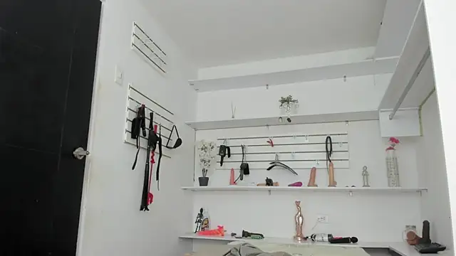 Alejandra Dunn online show from 5, 10, 2025