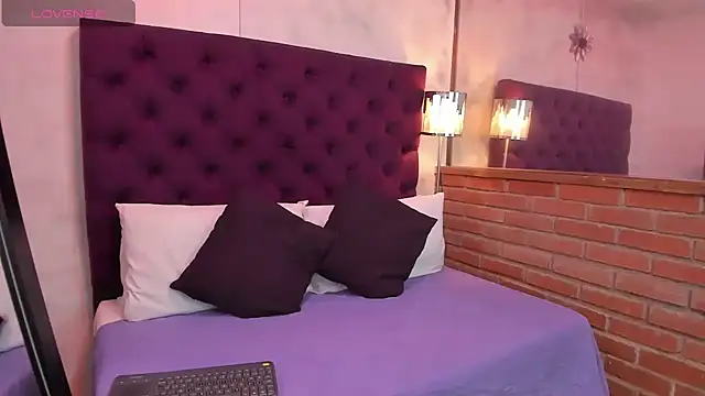Oriana Guzman online show from 13, 12, 2024