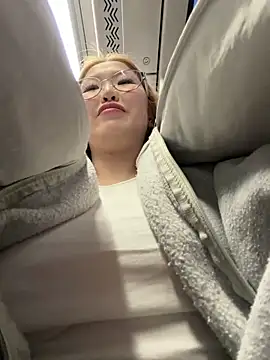 Snapshot of Aiko_Yumi chatting on 6, 2, 2026 Aiko Yumi online show from 6, 2, 2026