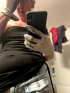 Snapshot of SexyB214 chatting on 26, 10, 2025 SexyB214 online show from 26, 10, 2025