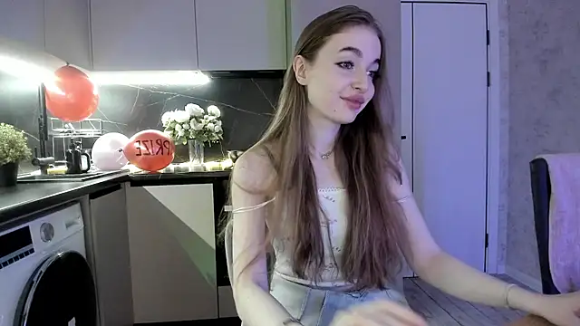 Snapshot of LissaCain chatting on 8, 3, 2026 LissaCain online show from 8, 3, 2026