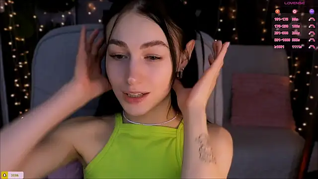 Snapshot of CosmicFaye chatting on 3, 12, 2024 CosmicFaye online show from 3, 12, 2024