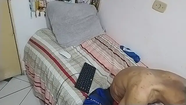 Snapshot of UncutToyBoy23cm chatting on 22, 3, 2025 UncutToyBoy23cm online show from 22, 3, 2025