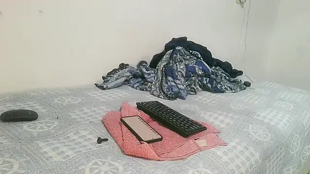 Snapshot of UncutToyBoy23cm chatting on 10, 10, 2025 UncutToyBoy23cm online show from 10, 10, 2025