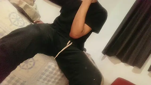 UncutToyBoy23cm online show from 11, 11, 2025