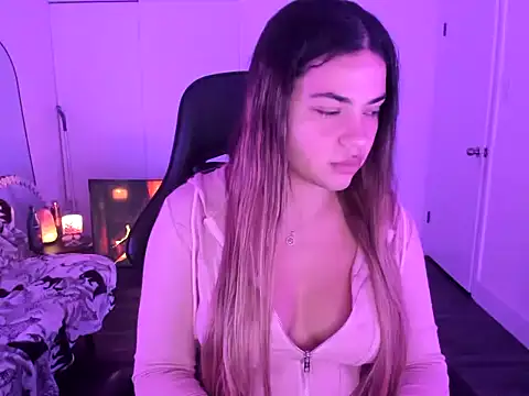 Snapshot of MelSaunders chatting on 4, 12, 2025 MelSaunders online show from 4, 12, 2025