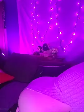 EverlyEster online show from 5, 4, 2026