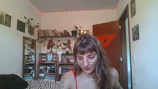 Snapshot of SweetyBabyDemon chatting on 5, 12, 2024 SweetyBabyDemon online show from 5, 12, 2024
