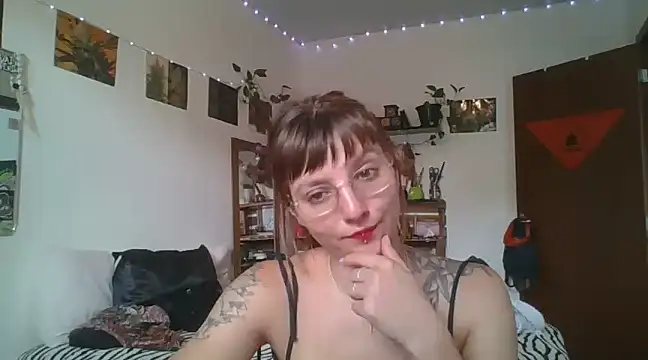 Snapshot of SweetyBabyDemon chatting on 10, 12, 2024 SweetyBabyDemon online show from 10, 12, 2024