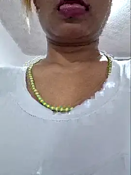 Snapshot of gatadeojosclaros chatting on 19, 10, 2025 gatadeojosclaros online show from 19, 10, 2025