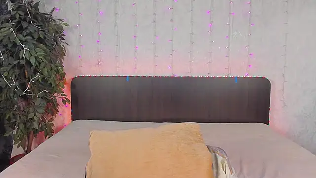 Snapshot of Milana_Crystal_ chatting on 3, 12, 2024 Milana Crystal online show from 3, 12, 2024