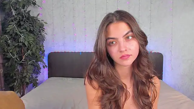 Snapshot of Milana_Crystal_ chatting on 9, 12, 2024 Milana Crystal online show from 9, 12, 2024