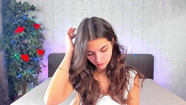 Snapshot of Milana_Crystal_ chatting on 19, 12, 2024 Milana Crystal online show from 19, 12, 2024