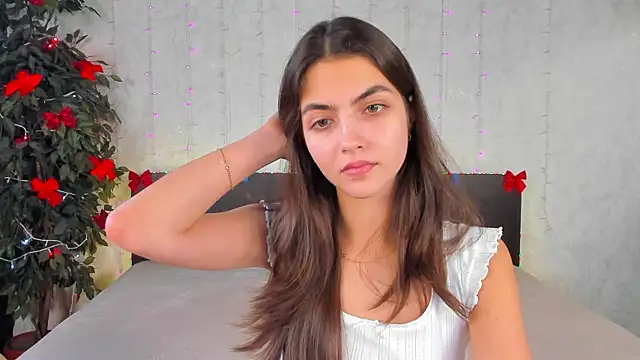 Snapshot of Milana_Crystal_ chatting on 4, 1, 2025 Milana Crystal online show from 4, 1, 2025