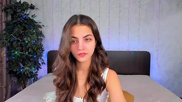 Snapshot of Milana_Crystal_ chatting on 2, 2, 2025 Milana Crystal online show from 2, 2, 2025
