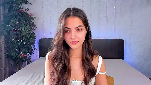 Snapshot of Milana_Crystal_ chatting on 2, 2, 2025 Milana Crystal online show from 2, 2, 2025