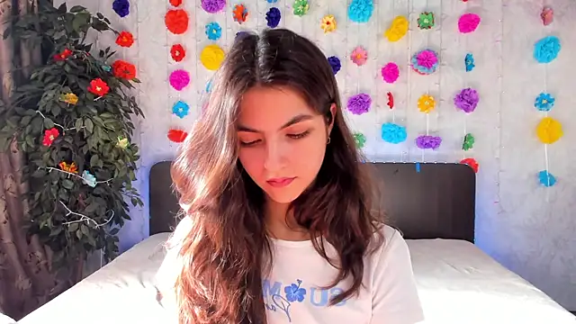 Snapshot of Milana_Crystal_ chatting on 14, 3, 2025 Milana Crystal online show from 14, 3, 2025