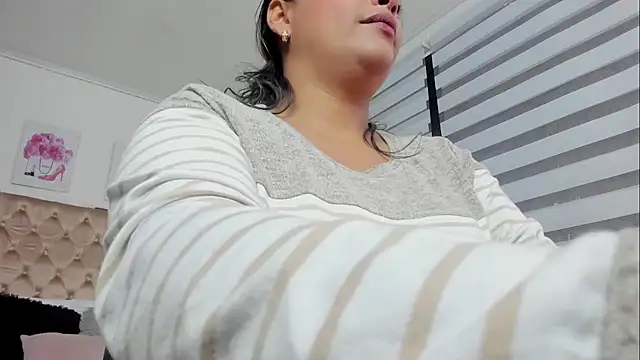 Danna Ramiirez online show from 2, 12, 2024