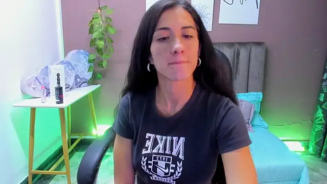 Snapshot of SharonSander chatting on 2, 2, 2025 SharonSander online show from 2, 2, 2025