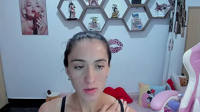Snapshot of SharonSander chatting on 8, 3, 2025 SharonSander online show from 8, 3, 2025