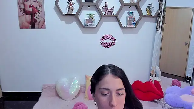 Snapshot of SharonSander chatting on 15, 5, 2026 SharonSander online show from 15, 5, 2026