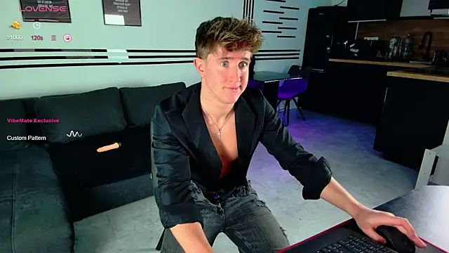 ChristianLevine  online show from 12, 12, 2024