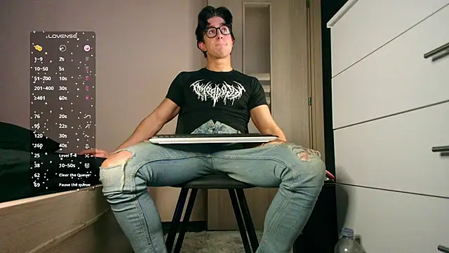 Snapshot of ChristianLevine_ chatting on 8, 4, 2026 ChristianLevine online show from 8, 4, 2026