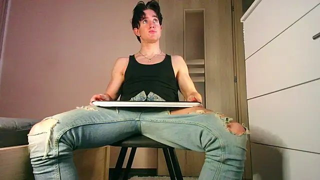 Snapshot of ChristianLevine_ chatting on 8, 7, 2026 ChristianLevine online show from 8, 7, 2026
