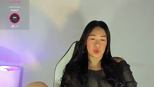 bella hadid1  online show from 8, 2, 2025