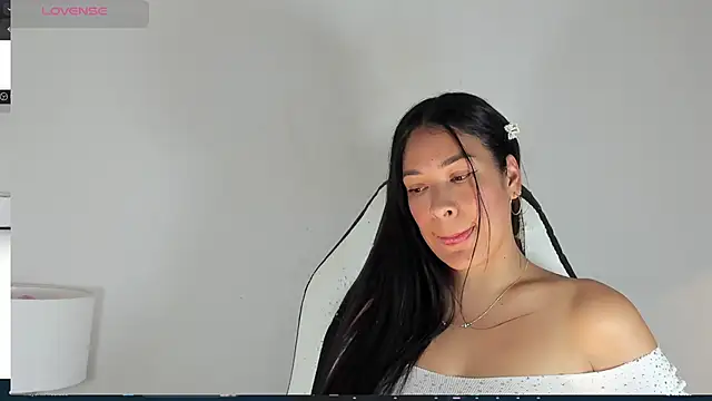 bella hadid1  online show from 2, 3, 2025