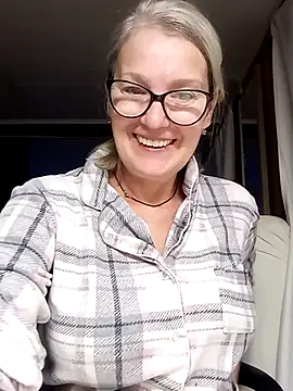 Snapshot of irinamaux chatting on 25, 10, 2025 irinamaux online show from 25, 10, 2025