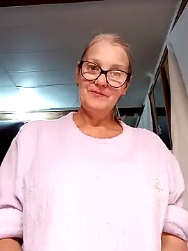 Snapshot of irinamaux chatting on 27, 10, 2025 irinamaux online show from 27, 10, 2025