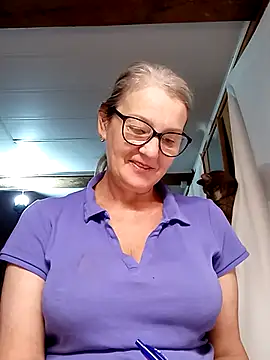 Snapshot of irinamaux chatting on 28, 10, 2025 irinamaux online show from 28, 10, 2025