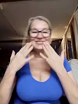 Snapshot of irinamaux chatting on 31, 10, 2025 irinamaux online show from 31, 10, 2025