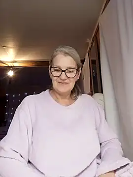 Snapshot of irinamaux chatting on 2, 11, 2025 irinamaux online show from 2, 11, 2025