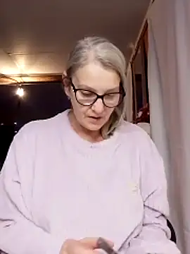 Snapshot of irinamaux chatting on 4, 11, 2025 irinamaux online show from 4, 11, 2025