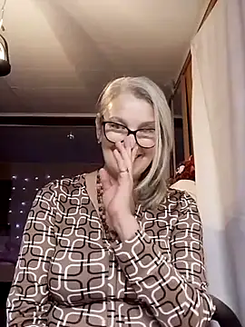 Snapshot of irinamaux chatting on 8, 11, 2025 irinamaux online show from 8, 11, 2025